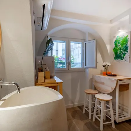 아파트 Guesthost - Vaulted In The Heart Of *