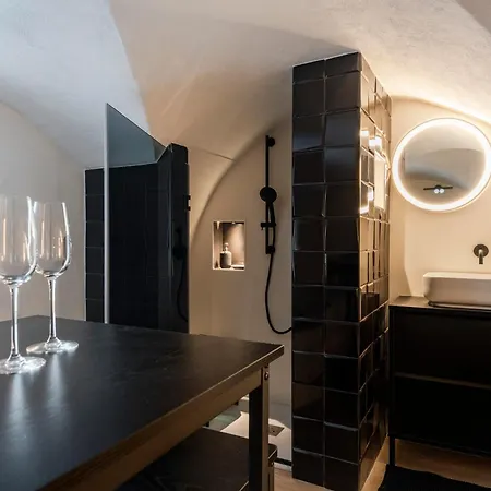 Guesthost - Vaulted In The Heart Of 아파트